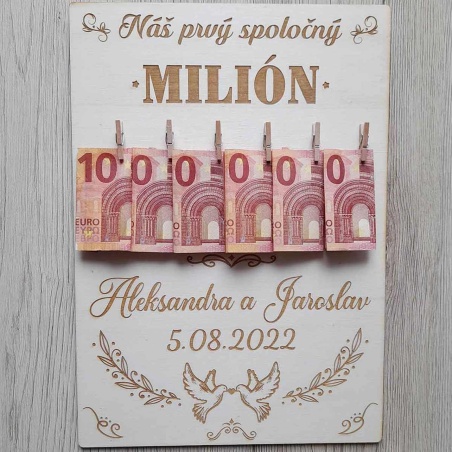Drevená svadobná tabuľka na peniaze s gravírovaným textom Náš prvý spoločný milión