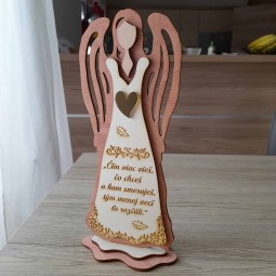 Drevený anjel s vlastným gravírovaným textom bude krásnym a originálnym darčekom k narodeninám