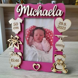 Kvalitný drevený fotorámik s údajmi o narodení bábätka vo vlastnej farbe