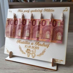 Drevená tabuľka na peniaze Náš prvý spoločný milión bude originálnym svadobným darom pre mladomanželov