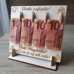 Tabuľka na peniaze s gravírovaným textom Všetko najlepšie! Vidíš? 40 nie je až tak veľa! bude originálnym darčekom k narodeninám
