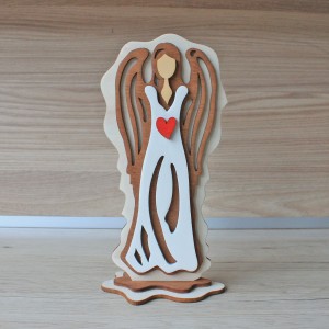 Umelecký drevený anjel vyrezávaný laserom z preglejky a ručne maľovaný bude krásnou dekoráciou do bytu