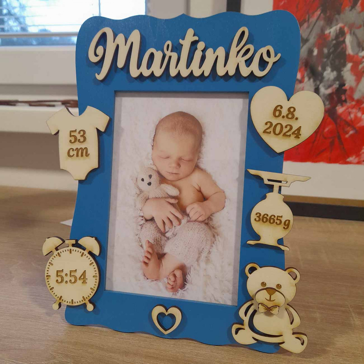 Drevený fotorámik pre novorodenca v modrej farbe