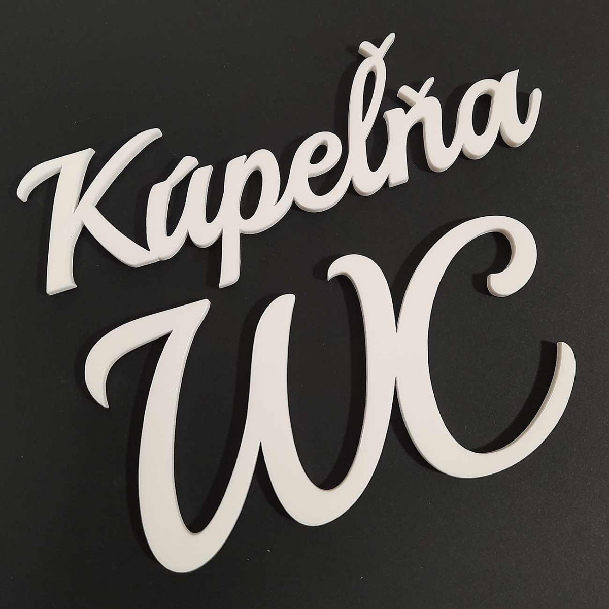 Plastové nápisy na dvere Kúpeľňa a WC z bieleho plexiskla