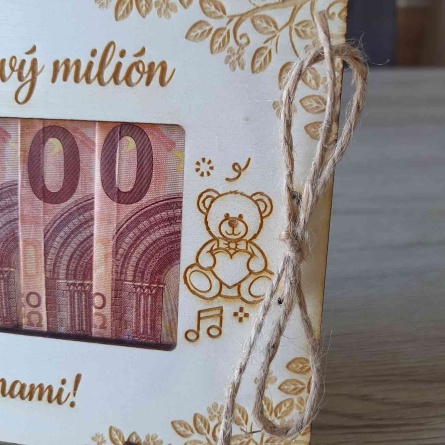 Originálny darček k narodeniu bábätka s gravírovaným venovaním na mieru