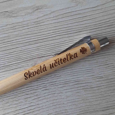 Originálne drevené pero pre učiteľku so štvorlístkom