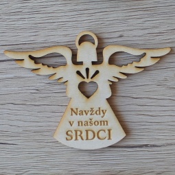 Drevený výrez na hroby Anjelik s gravírovaným textom Navždy v našom srdci