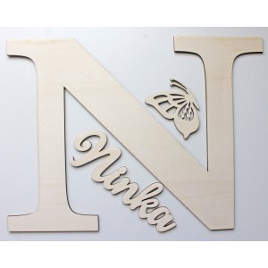 Závesné drevené písmeno s menom dieťatka-Prírodný variant