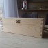 Drevený box na whisky s vlastným gravírovaným textom bude originálnym svadobným darčekom pre novomanželov