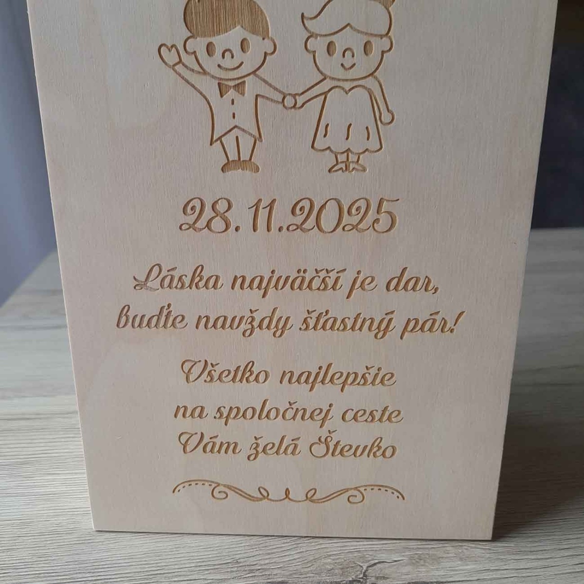 Personalizovaný svadobný drevený obal na fľašu whisky, likéry a alkohol gravírovaný laserom
