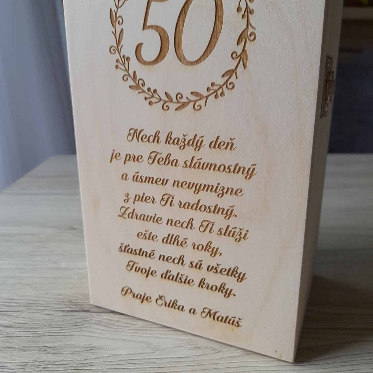 Personalizovaný darčekový drevený obal na fľašu whisky, likéry, pálenku a alkohol s gravírovaním k narodeninám