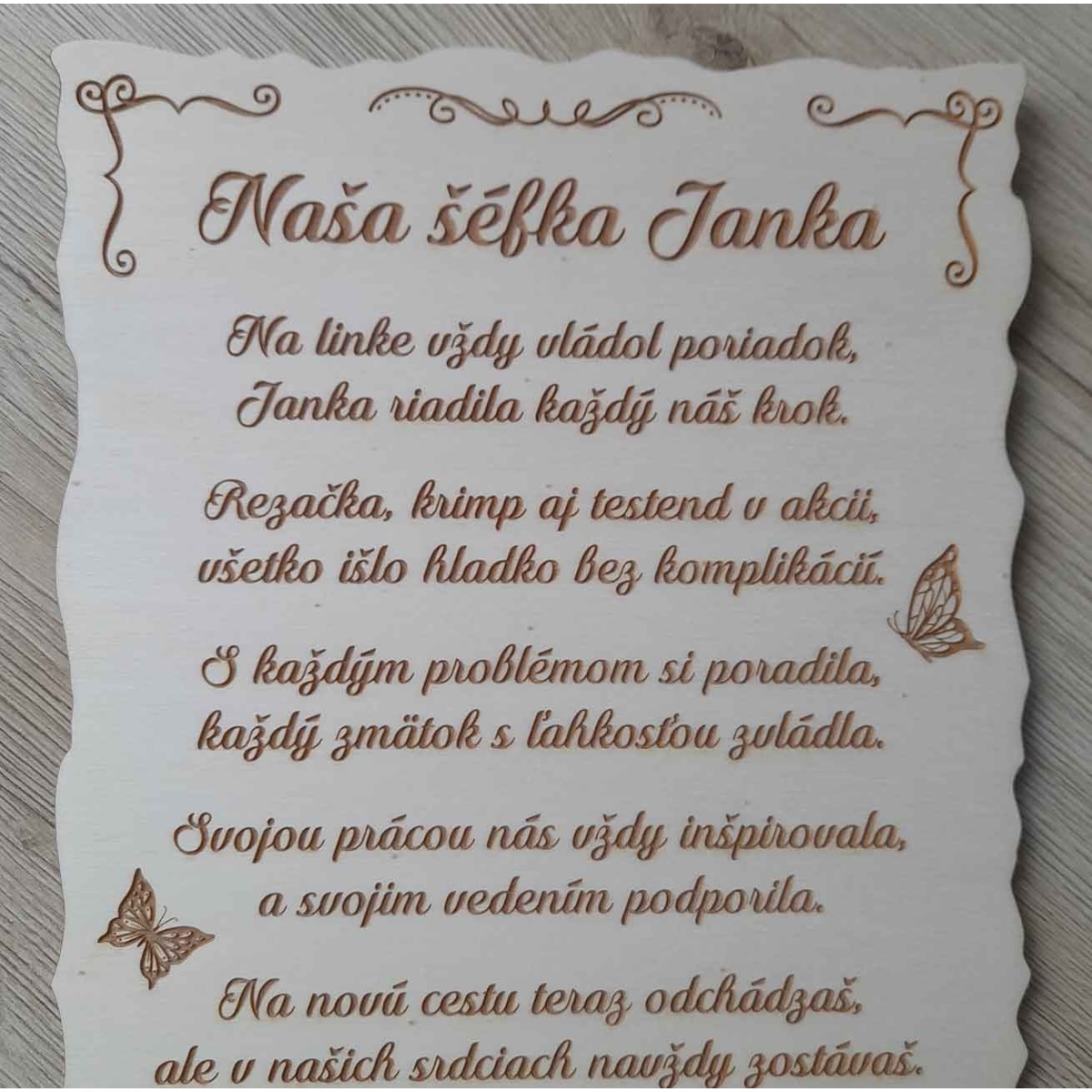 Drevená tabuľka s vlastným gravírovaným textom a venovaním k narodeninám