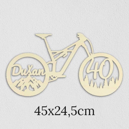 Závesná dekorácia drevený obraz horský bicykel s menom a číslom ako originálny darček k okrúhlym narodeninám