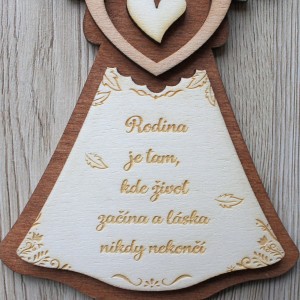 Maľovaný anjel z dreva-detail