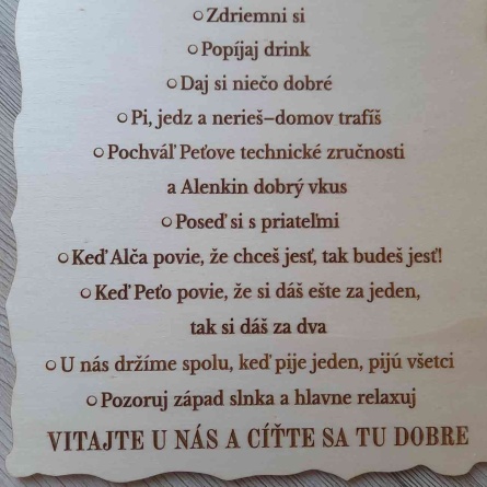 Originálny drevený darček závesná drevená tabuľka s gravírovaným venovaním