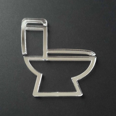 Originálny symbol na označenie dverí WC v podobe piktogramu toalety zo strieborného plastu
