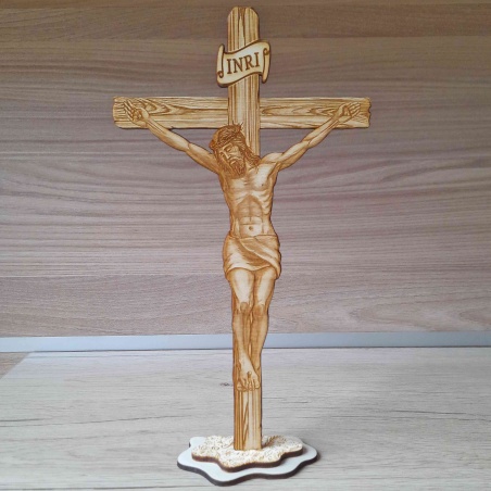 Ježiš na kríži Stojaca drevená dekorácia