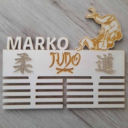 Originálny drevený vešiak na medaily Judo