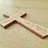 Kríž z dreva k prvému svätému prijímaniu vyrezávaný laserom, originálny darček na predaj