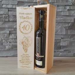 Darčekový drevený gravírovaný box na fľašu vína k oslave narodenín