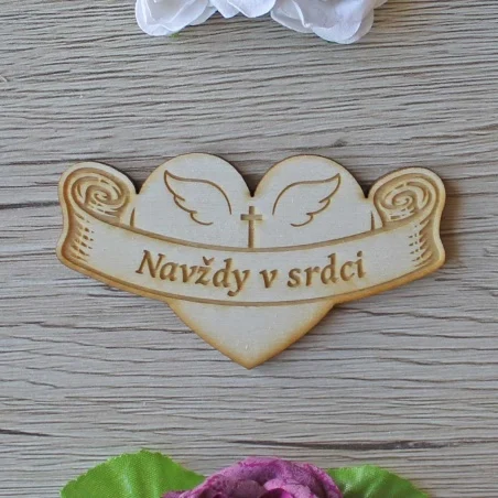 Drevené srdiečko do vencov na dušičky s gravírovaným textom Navždy v srdci