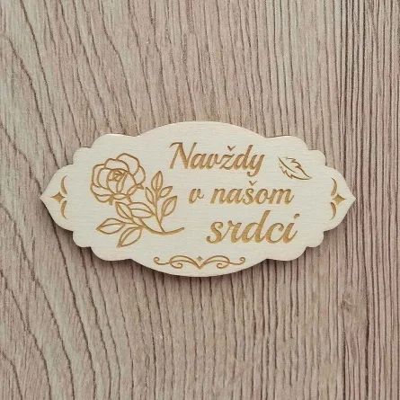 Drevená platnička vypaľovaná laserom Navždy v našom srdci na dekorovanie do kytíc a vencov na hroby k sviatku Všetkých svätých