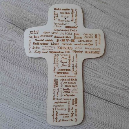Originálny drevený závesný kríž s odkazmi gravírovaný a vyrezávaný laserom z preglejky