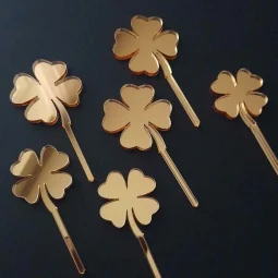 Zlaté zrkadlové štvorlístky ako mini zápichy na vrch torty, balenie 6 kusov v rôznych veľkostiach