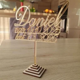 Zlatý zrkadlový zápich na vrch torty na krstiny s menom, dátumom narodenia a dátumom krstu pod menom