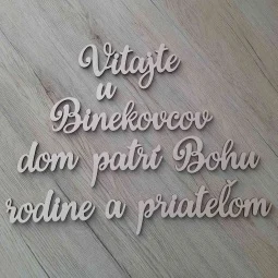 Drevený nápis na stenu s vlastným textom vyrezaný laserom po slovách z preglejky