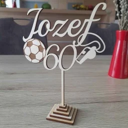 Ukážka dreveného zápichu na tortu na mieru s menom Jozef a číslom 60