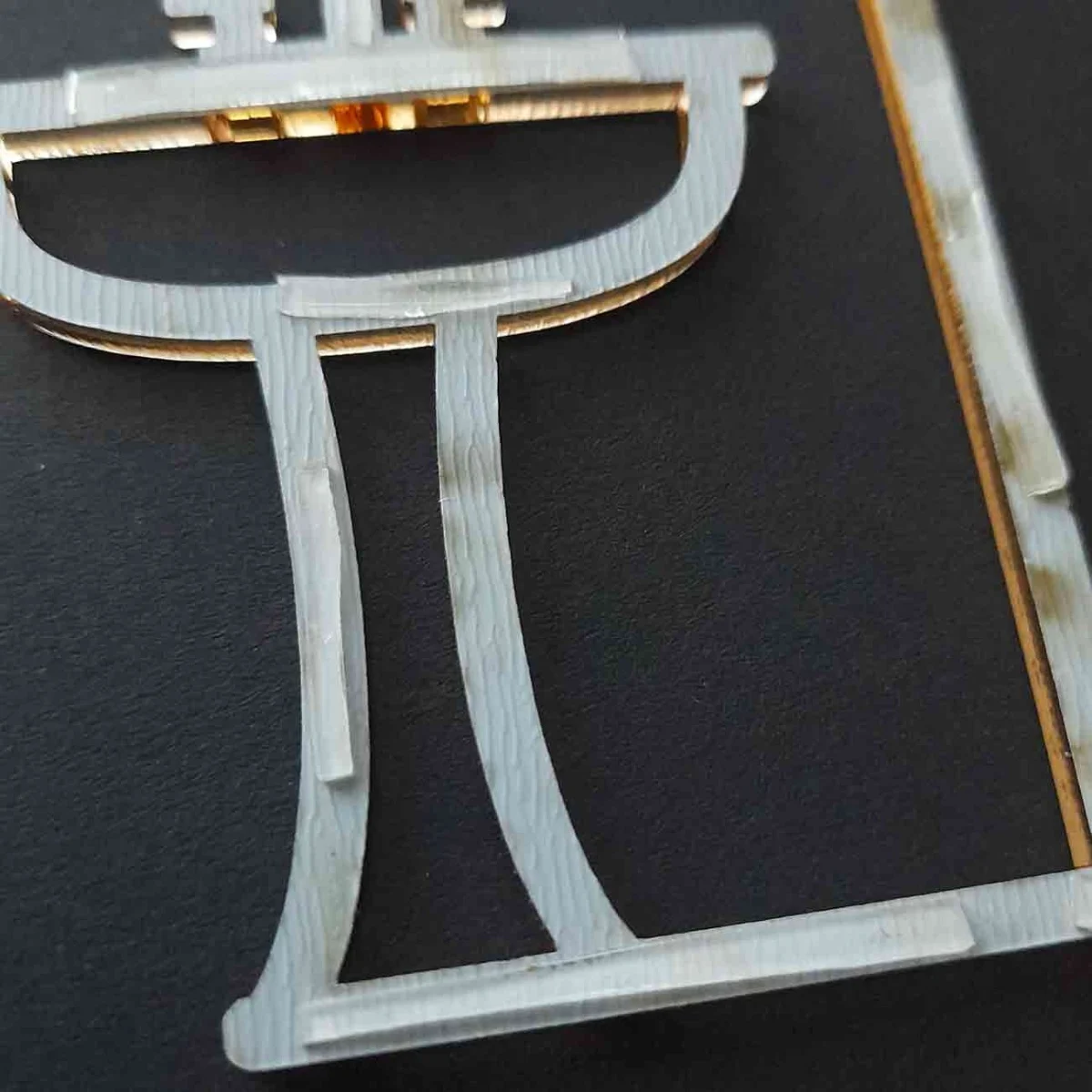 Detail podlepenia piktogramov obojstrannou NANO páskou