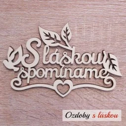 Drevený nápis S láskou spomíname zdobený listami, holubicou, srdiečkom a ornamentom do kytíc a vencov na Dušičky.